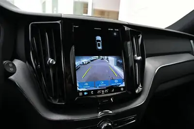 Volvo XC60 T6 eAWD R-Design — SUV hybride rechargeable, 341 ch, très peu kilométré — Miniatur 19