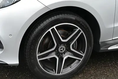 Mercedes-Benz GLE 350 d 4Matic — SUV premium diesel, équipement AMG Line complet — Armaturenbrett