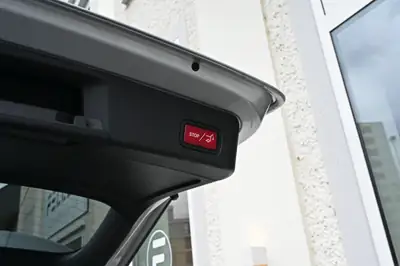 Mercedes-Benz GLE 350 d 4Matic — SUV premium diesel, équipement AMG Line complet — Miniatur 9