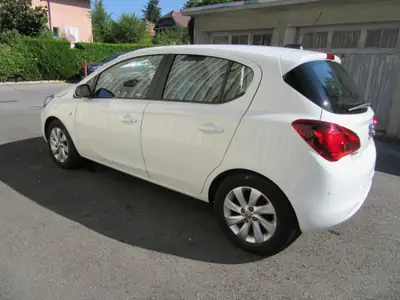 Opel Corsa 1.4 eTEC Excite — Citadine dynamique, faible kilométrage et consommation maîtrisée — rear view