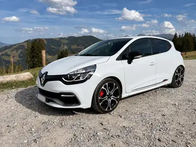Renault Clio 1.6 T 220 RS Trophy — Sportivité urbaine, 115 000 km seulement — Außenansicht
