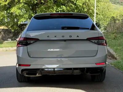 Skoda Superb 2.0 TSI 280 SportLine 4x4 — Break premium, 26000 km, traction intégrale — vista posteriore