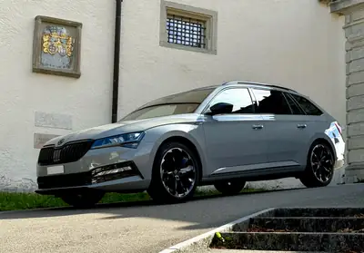 Skoda Superb 2.0 TSI 280 SportLine 4x4 — Break premium, 26000 km, traction intégrale — vista esterna