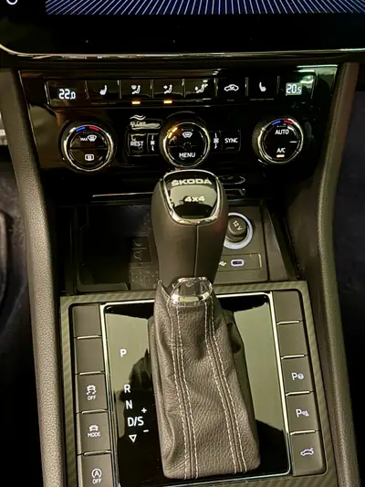 Skoda Superb 2.0 TSI 280 SportLine 4x4 — Break premium, 26000 km, traction intégrale — Miniatura 10