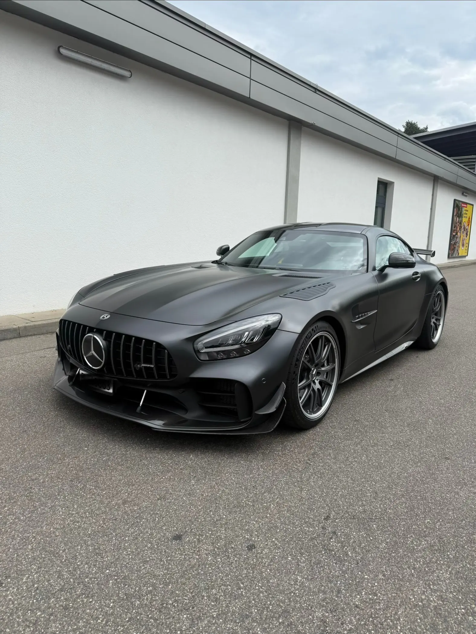 Mercedes-AMG GT R PRO — Coupé haute performance, 584 ch, très faible kilométrage