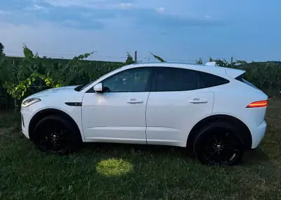 Jaguar E-PACE 2.0 D 180 R-Dynamic — SUV compact diesel AWD, 110'000 km — vista posteriore
