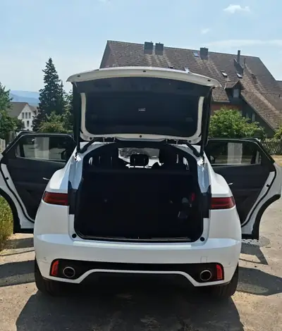 Jaguar E-PACE 2.0 D 180 R-Dynamic — SUV compact diesel AWD, 110'000 km — dettaglio