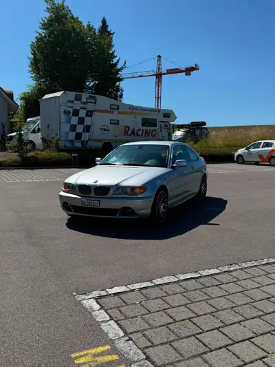 BMW 320 Coupé 2003 — Élégance sportive, motorisation fiable et kilométrage préservé — vista esterna