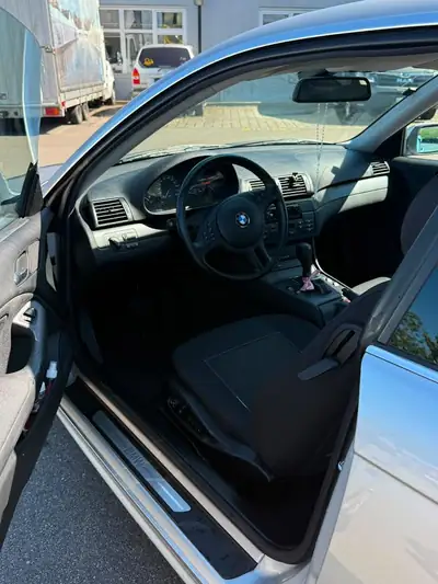 BMW 320 Coupé 2003 — Élégance sportive, motorisation fiable et kilométrage préservé — interni