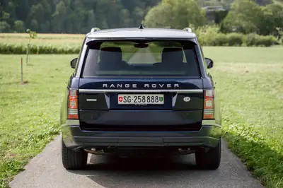 LAND ROVER Range Rover 4.4 SDV8 Autobiography LWB — SUV premium diesel, équipement maximal — rear view