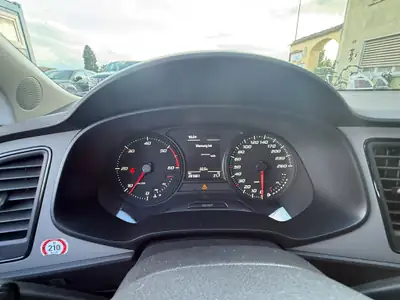 SEAT Leon 1.6 TDI 110 — Break économique sans accident, diesel fiable — dashboard
