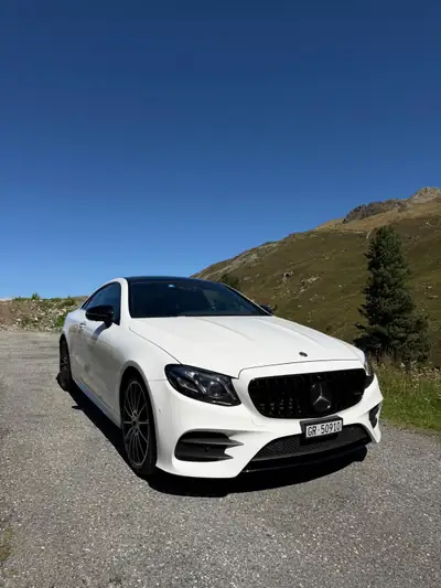 Mercedes-Benz E 200 AMG Line 4Matic — Coupé élégant, équipement premium, 179'000 km — côté
