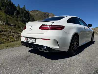 Mercedes-Benz E 200 AMG Line 4Matic — Coupé élégant, équipement premium, 179'000 km — Miniature 11