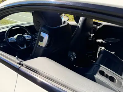 Mercedes-Benz E 200 AMG Line 4Matic — Coupé élégant, équipement premium, 179'000 km — Miniature 13