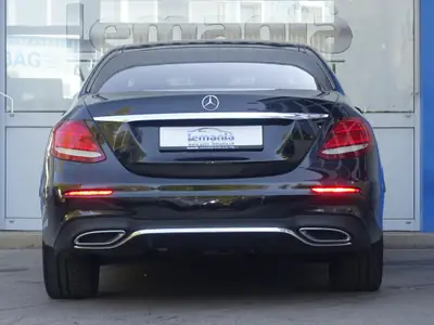Mercedes-Benz E 220 d AMG Line 4Matic — Berline premium diesel, 185 500 km, sans sinistre — Detail