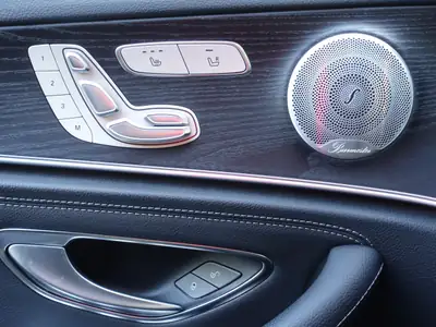 Mercedes-Benz E 220 d AMG Line 4Matic — Berline premium diesel, 185 500 km, sans sinistre — Miniatur 18