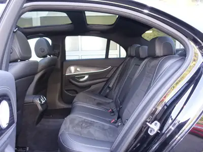 Mercedes-Benz E 220 d AMG Line 4Matic — Berline premium diesel, 185 500 km, sans sinistre — Miniatur 21