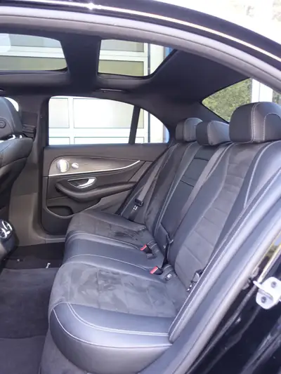 Mercedes-Benz E 220 d AMG Line 4Matic — Berline premium diesel, 185 500 km, sans sinistre — Miniatur 19
