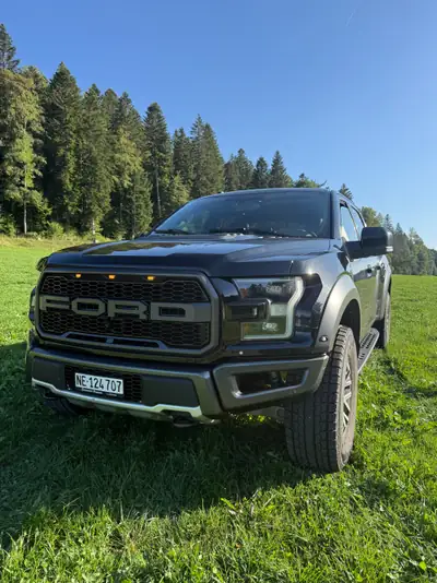 Ford F-150 Raptor — Pickup musclé 450 ch, 4x4 intégral, historique sans sinistre — exterior view