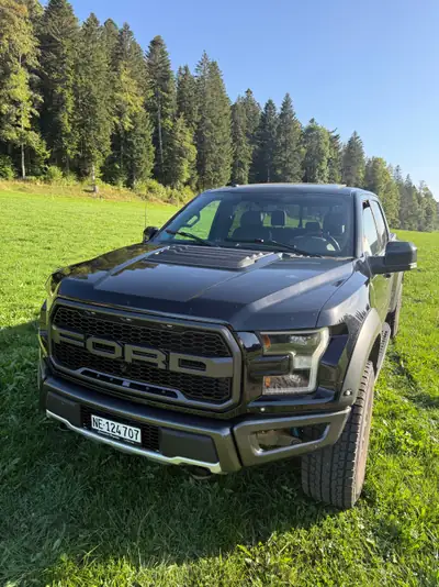 Ford F-150 Raptor — Pickup musclé 450 ch, 4x4 intégral, historique sans sinistre — interior
