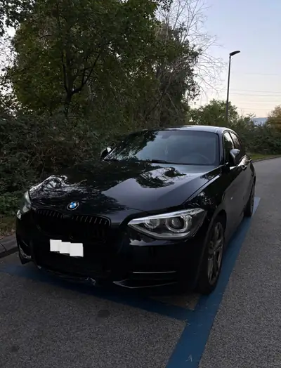 BMW M135i xDrive — Berline sportive 319 ch, transmission intégrale, faible kilométrage — vista esterna