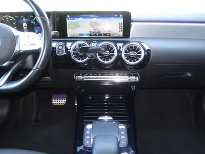 Mercedes-Benz A 200 AMG Line 4Matic — Berline compacte sportive, 85 500 km seulement — Miniatur 13