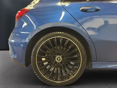 Mercedes-Benz Classe A 200 7G-DCT — Berline hybride compacte, 42 220 km, état impeccable — Miniatura 21