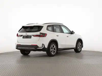BMW X1 20d xDrive — SUV compact hybride mild-hybrid, moins de 36 000 km — rear view