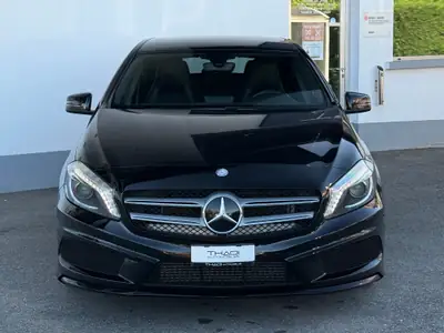 Mercedes-Benz Classe A 200 AMG Line — Berline compacte premium, entretien suivi — interni