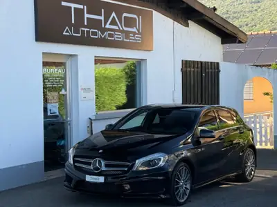 Mercedes-Benz Classe A 200 AMG Line — Berline compacte premium, entretien suivi — Miniatura 8