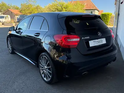Mercedes-Benz Classe A 200 AMG Line — Berline compacte premium, entretien suivi — Miniatura 7