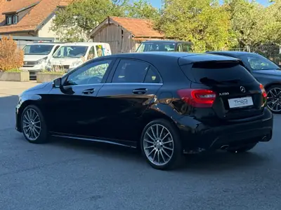 Mercedes-Benz Classe A 200 AMG Line — Berline compacte premium, entretien suivi — Miniatura 10