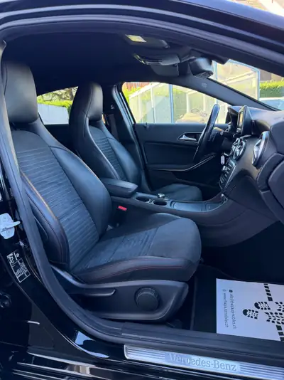Mercedes-Benz Classe A 200 AMG Line — Berline compacte premium, entretien suivi — Miniatura 23