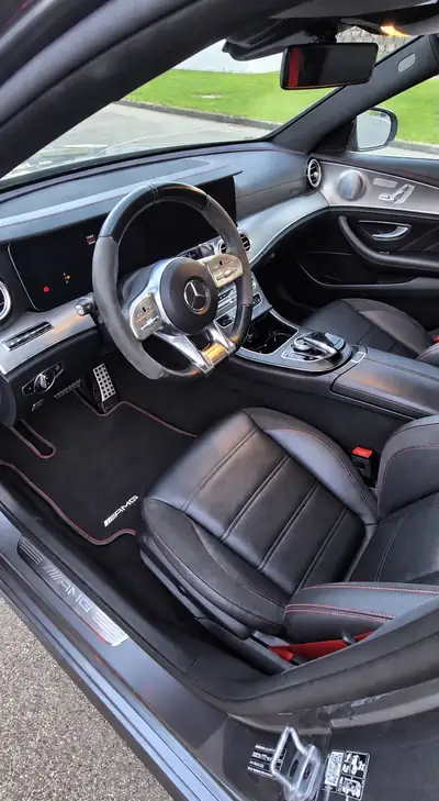 Mercedes-Benz E 53 AMG 4Matic+ — Berline sport hybride, 457 ch et technologie MHEV — intérieur