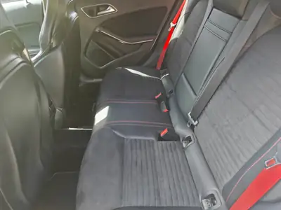 Mercedes-AMG A 45 4Matic — Compacte sportive 381 ch, Full Service Mercedes — Thumbnail 11