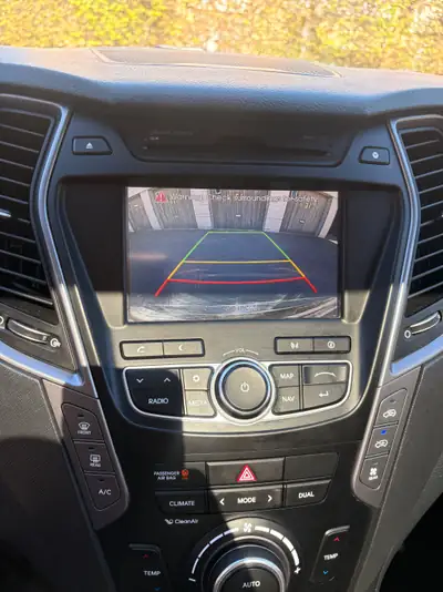 Hyundai Grand Santa Fe 2.2 CRDi — SUV 7 places robuste, 180 000 km, tout-terrain — vista posteriore