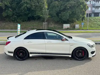 Mercedes-Benz CLA 45 AMG 4MATIC — Berline sportive 360 ch, traction intégrale, 81 750 km — exterior view