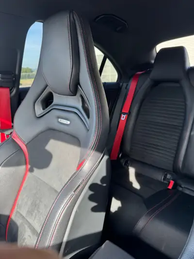 Mercedes-Benz CLA 45 AMG 4MATIC — Berline sportive 360 ch, traction intégrale, 81 750 km — interior