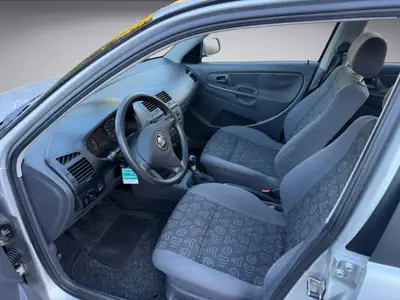 SEAT Ibiza 1.4 Signo 2001 — Citadine d'époque, entretien complet, première main — Miniatura 9