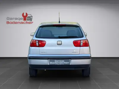 SEAT Ibiza 1.4 Signo 2001 — Citadine d'époque, entretien complet, première main — Miniatura 15