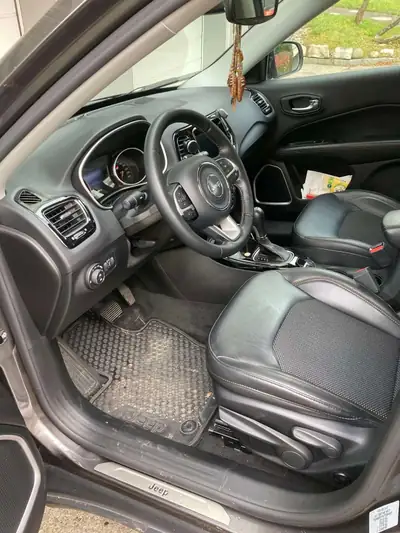 Jeep Compass 2.0 CRD Freedom AWD — SUV diesel robuste, 47000 km, entretien impeccable — intérieur