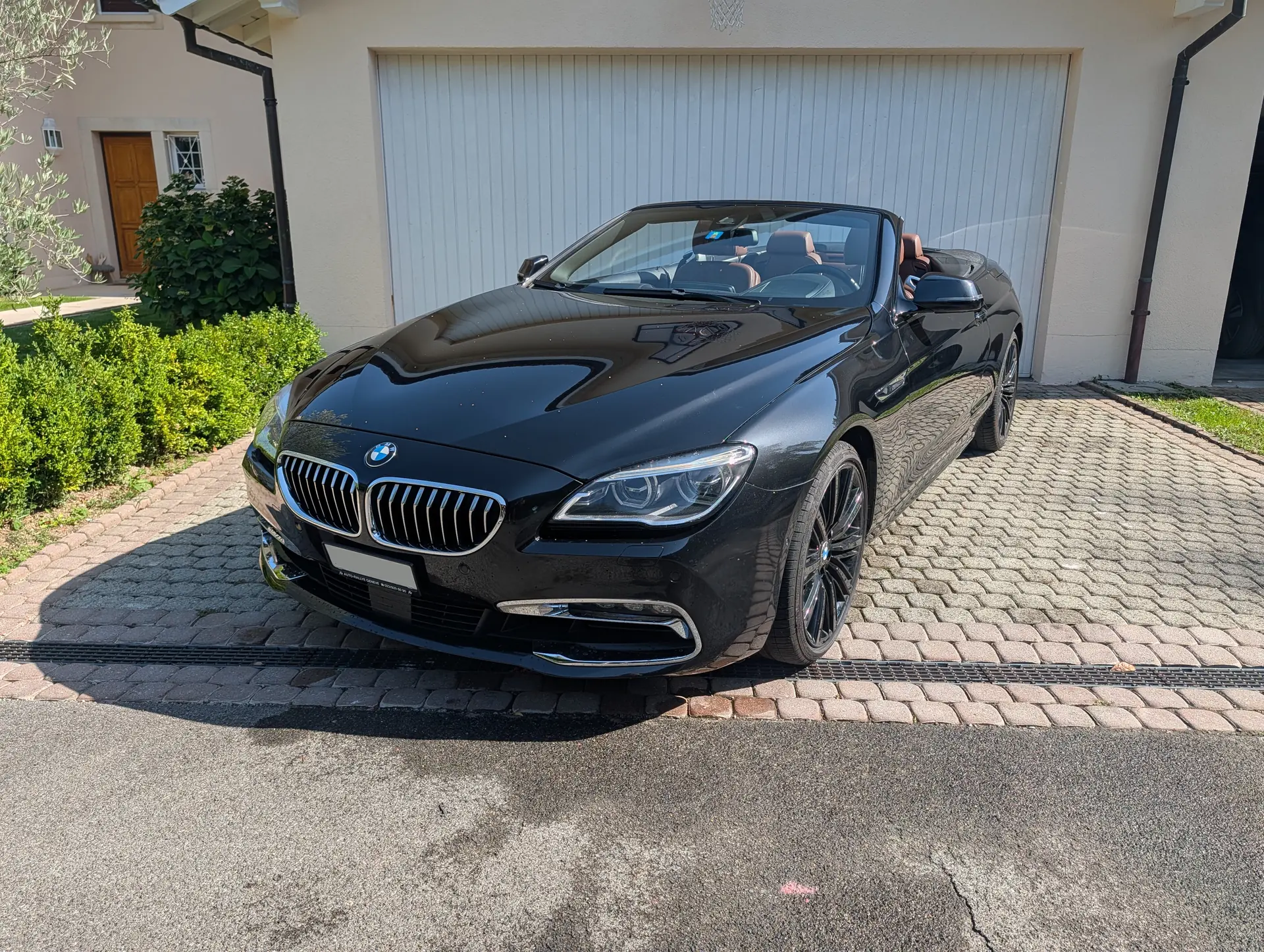 BMW 640i xDrive Cabriolet — Décapotable premium, 320 ch, cuir brun et technologie Harman Kardon