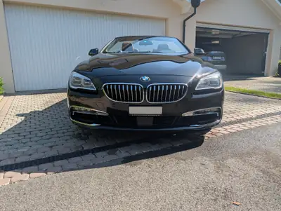 BMW 640i xDrive Cabriolet — Décapotable premium, 320 ch, cuir brun et technologie Harman Kardon — cruscotto
