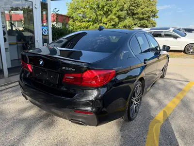 BMW 530e iPerformance — Berline hybride rechargeable M Sport, 114'000 km — vista posteriore