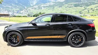 Mercedes-Benz GLC 63 AMG Coupé — V8 510 ch, 4MATIC+, édition collector — vista posteriore