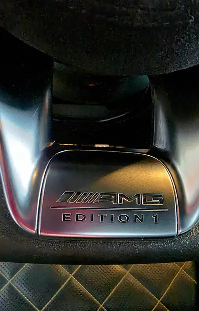 Mercedes-Benz GLC 63 AMG Coupé — V8 510 ch, 4MATIC+, édition collector — Miniatura 9