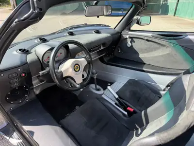 Lotus Elise 1.8 16V Racetech 2001 — Légendaire sportive anglaise, 67'000 km seulement — interni