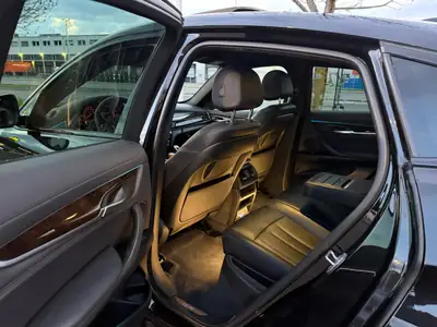 BMW X6 30d xDrive 2016 — SUV coupé premium, moteur diesel performant, kilométrage ultra-réduit — tableau de bord