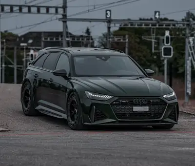 Audi RS6 Avant 4.0 V8 TFSI Quattro — Performance extrême et polyvalence familiale — vue extérieure