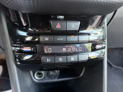 Peugeot 2008 1.6 BlueHDi Allure — SUV compact diesel économe, sans accident — Miniatur 16